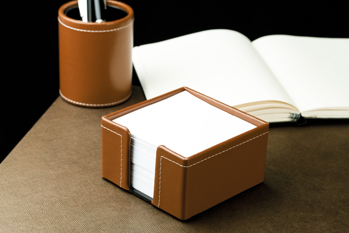 Zettelkasten mit 500 Blatt Papier CAMBRIDGE Top Grain Rindspaltleder mit heller Kontrastnaht hellbraun